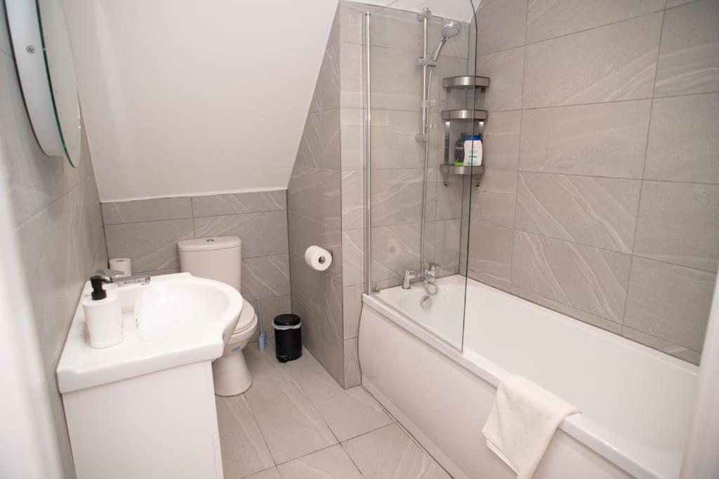 Rosey Lodge -1Bedroom Cousy Flat - Parking, Netflix, Wifi - Close To Blenheim Palace & Oxford - F5 Kidlington Ngoại thất bức ảnh
