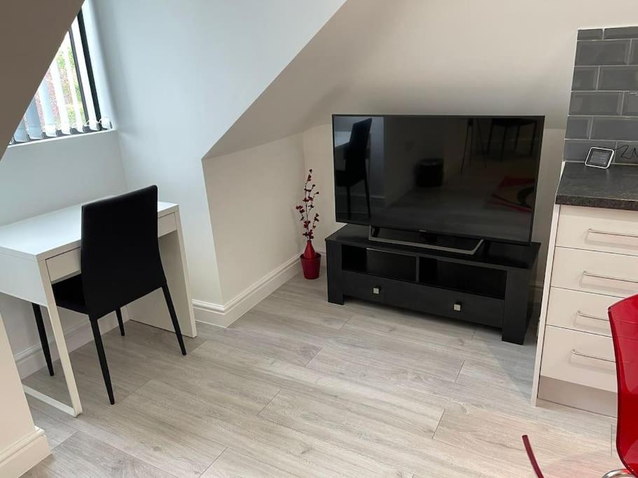 Rosey Lodge -1Bedroom Cousy Flat - Parking, Netflix, Wifi - Close To Blenheim Palace & Oxford - F5 Kidlington Ngoại thất bức ảnh