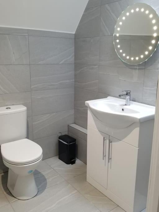 Rosey Lodge -1Bedroom Cousy Flat - Parking, Netflix, Wifi - Close To Blenheim Palace & Oxford - F5 Kidlington Ngoại thất bức ảnh